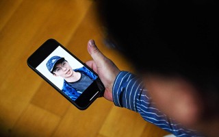 每周奇趣掠影丨失独父亲用AI“复活”孩子；新疆“阿勒泰的空气”可快递至全国|界面新闻 · 影像