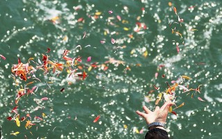 【图集】英国首推“水葬”：从太空到海底，我们如何与世界告别？|界面新闻 · 影像